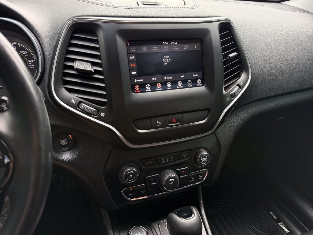 Used 2020 Jeep Cherokee Latitude Plus AWD/4WD image 24