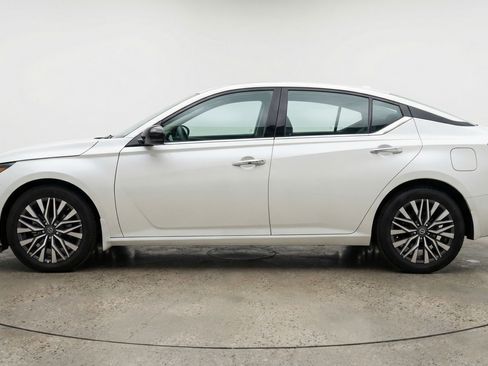 Used 2025 Nissan Altima 2.5 SV FWD image 5