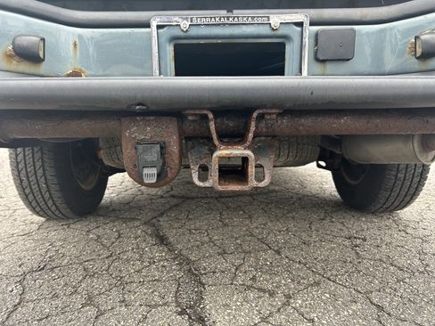 Used 2012 Chevrolet Avalanche LS AWD/4WD image 23