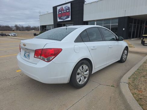 Used 2014 Chevrolet Cruze LS image 4