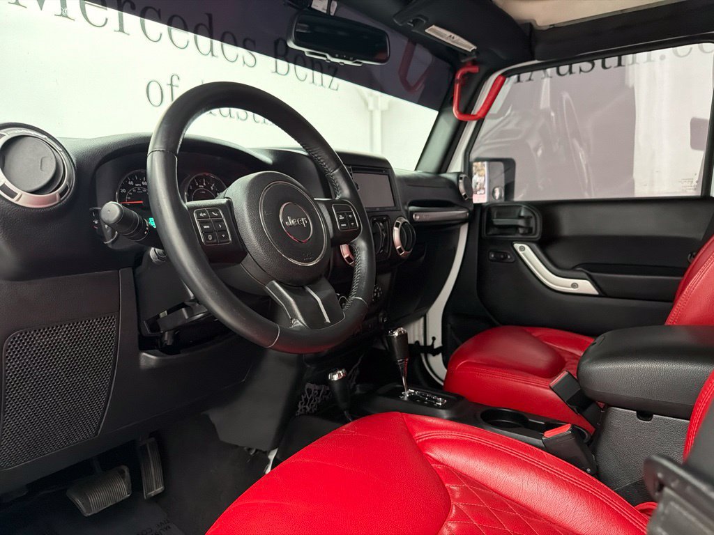 Used 2015 Jeep Wrangler Unlimited Sahara w/ Connectivity Group AWD/4WD image 21