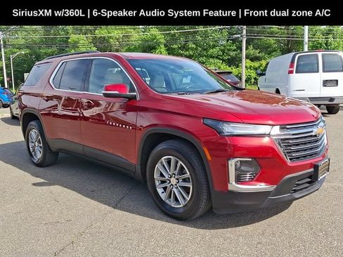 Used 2023 Chevrolet Traverse LT AWD/4WD image 3