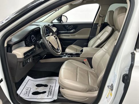 Used 2022 Lincoln Corsair AWD w/ Premium Package image 9