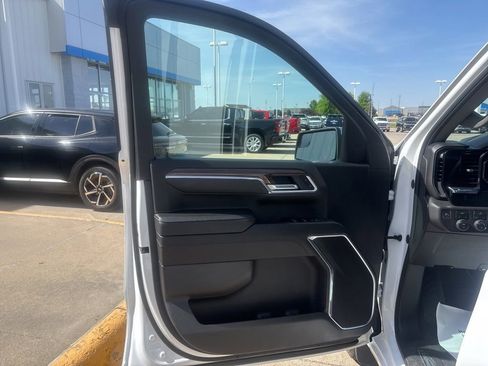 Used 2025 Chevrolet Silverado 1500 LT AWD/4WD image 12