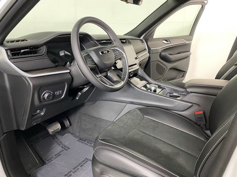 New 2026 Jeep Grand Cherokee Altitude AWD/4WD image 2