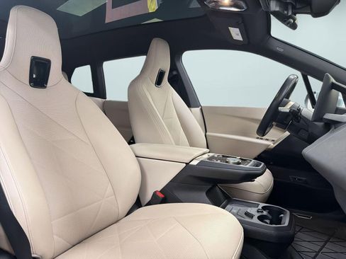 Used 2024 BMW iX xDrive50 w/ Sport Package AWD/4WD image 31