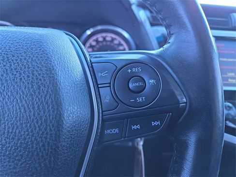 Used 2018 Toyota Camry SE image 16