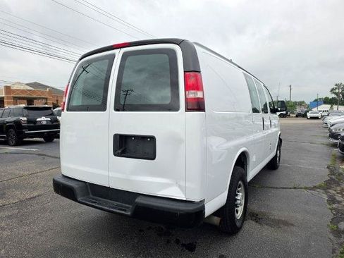 Used 2017 Chevrolet Express 2500 RWD image 5