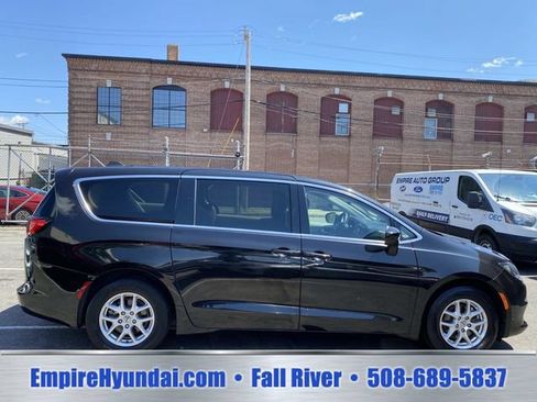 Used 2023 Chrysler Voyager LX FWD image 23