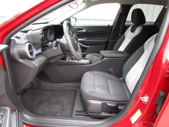Used 2026 Chevrolet Trax LS FWD image 12