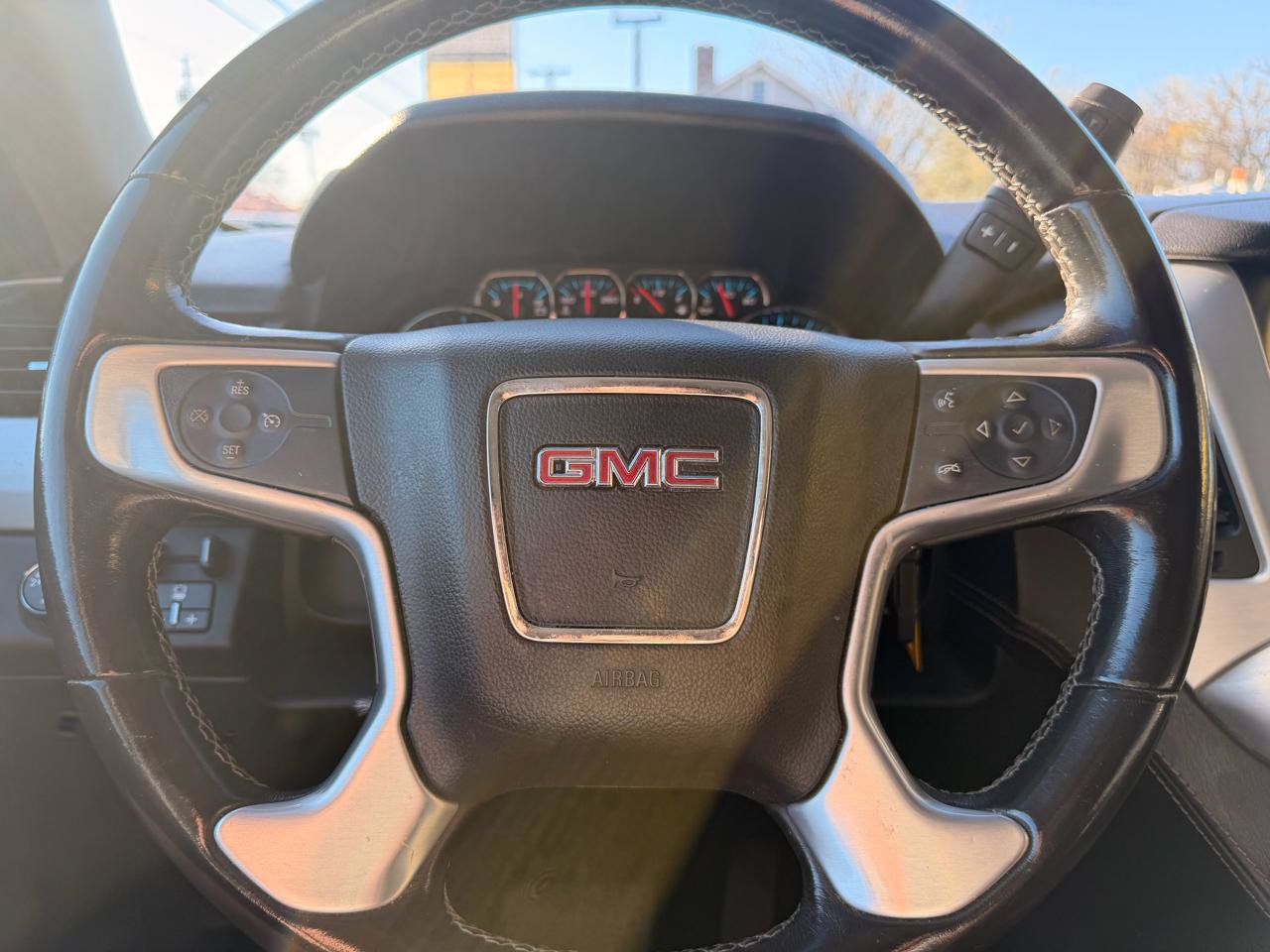 Used 2020 GMC Yukon SLE w/ SLE Value Package AWD/4WD image 17