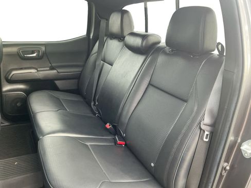 Used 2022 Toyota Tacoma TRD Off-Road image 12