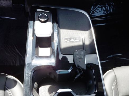 Used 2025 Buick Enclave Preferred AWD/4WD image 29
