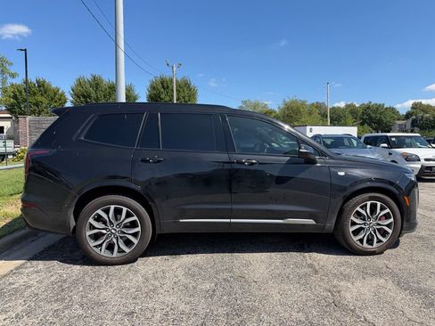 Used 2022 Cadillac XT6 Sport w/ Platinum Package AWD/4WD image 2