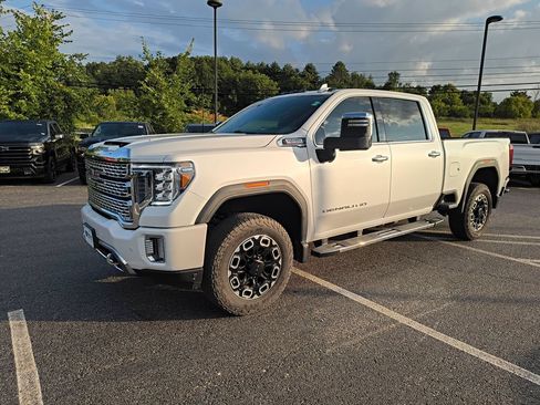 Used 2023 GMC Sierra 3500 Denali w/ Technology Package AWD/4WD image 1