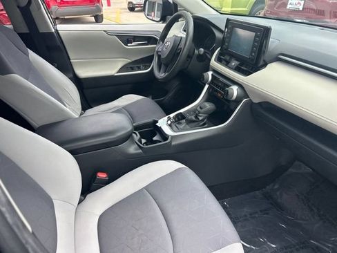 Used 2019 Toyota RAV4 XLE FWD image 11