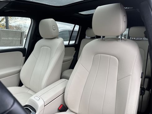 Certified 2025 Mercedes-Benz GLB 250 4MATIC image 10