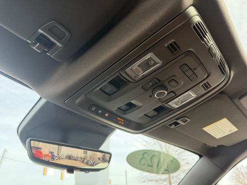 Used 2023 Cadillac Escalade Premium Luxury image 33