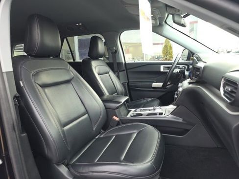 Used 2021 Ford Explorer XLT w/ Equipment Group 202A AWD/4WD image 15