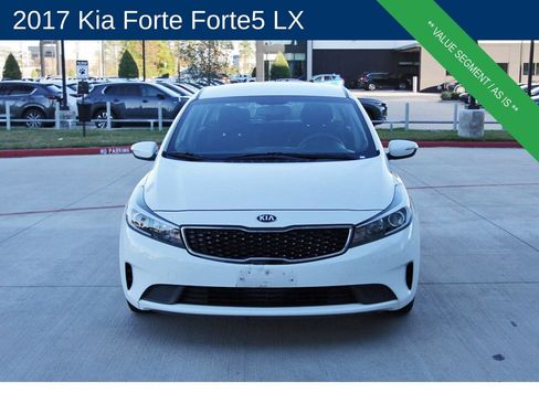 Used 2017 Kia Forte LX image 2