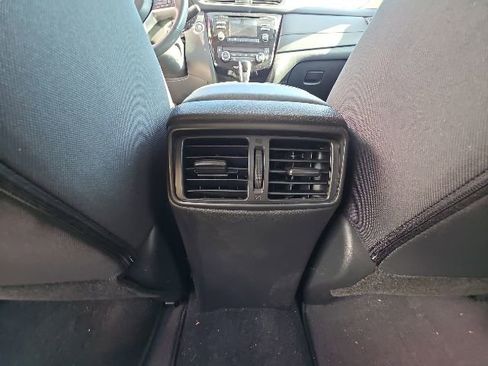 Used 2017 Nissan Rogue SV FWD image 24