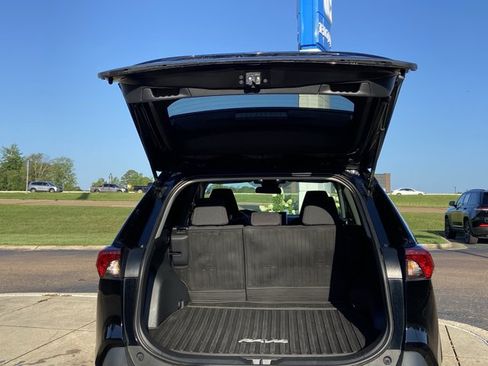 Used 2023 Toyota RAV4 LE AWD/4WD image 32