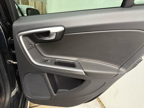 Used 2018 Volvo V60 T5 Cross Country w/ Convenience Package image 34