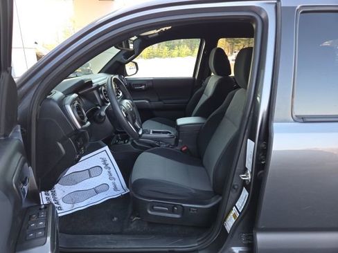 Used 2021 Toyota Tacoma TRD Sport image 16