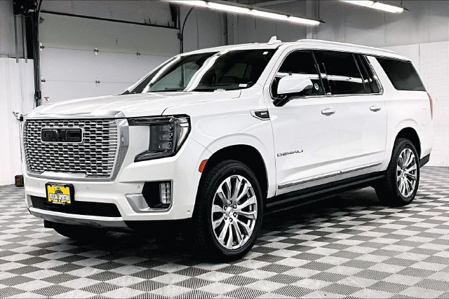 Used 2023 GMC Yukon XL Denali w/ Advanced Technology Package AWD/4WD image 13
