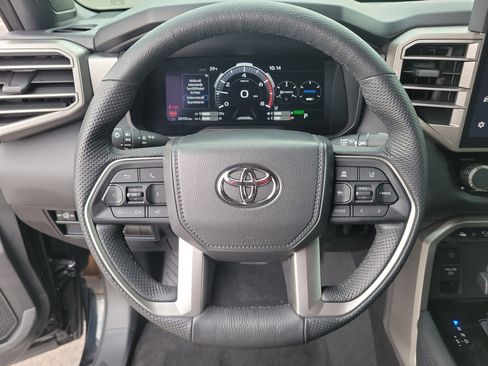 Used 2025 Toyota Tundra Limited image 24