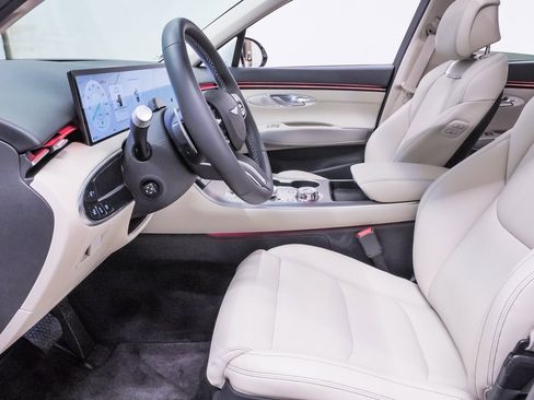 Certified 2026 Genesis GV70 2.5T Select image 9