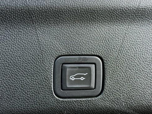 Used 2021 Chevrolet Suburban Z71 w/ Rear Media and Nav Package AWD/4WD image 32