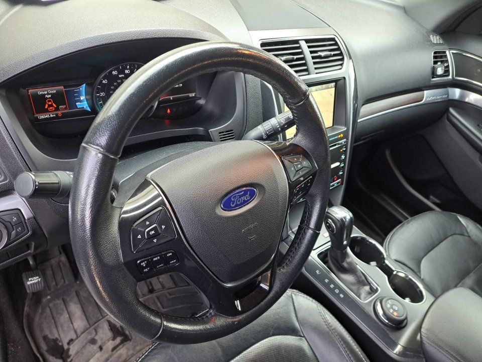 Used 2018 Ford Explorer Limited AWD/4WD image 12