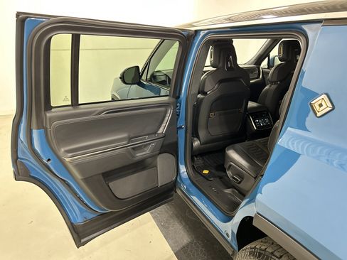 Used 2025 Rivian R1S Adventure Dual AWD/4WD image 17