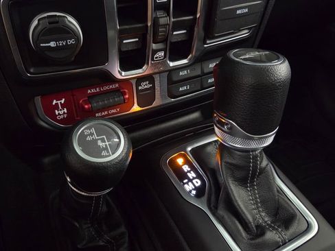 Used 2024 Jeep Gladiator Mojave w/ Technology Group AWD/4WD image 26