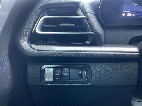 Used 2025 Chevrolet Traverse LT w/ Enhanced Driving Package FWD image 34
