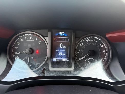 Used 2016 Toyota Tacoma TRD Off-Road w/ Premium & Technology Package AWD/4WD image 23
