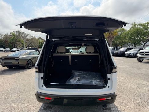 New 2026 Jeep Grand Wagoneer Summit AWD/4WD image 43