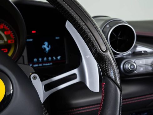 Used 2023 Ferrari F8 Spider image 36