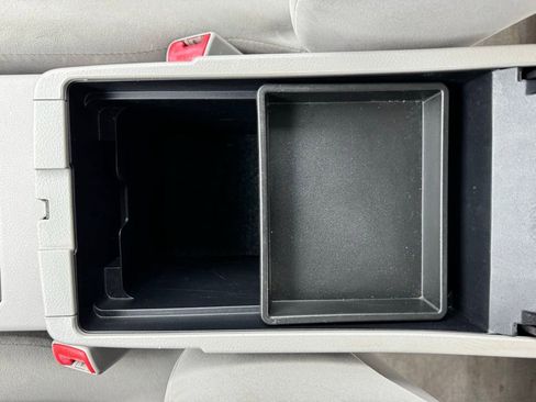 Used 2011 Toyota Camry LE image 17