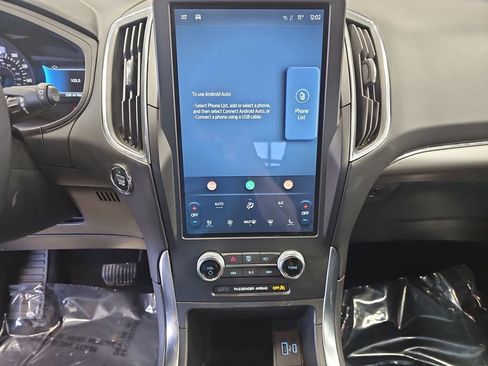 Used 2024 Ford Edge Titanium image 19