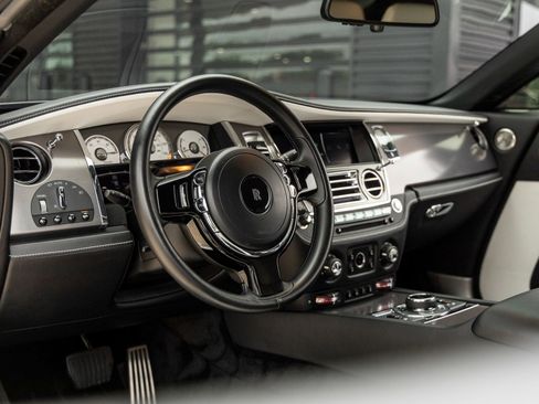 Used 2018 Rolls-Royce Wraith RWD image 32