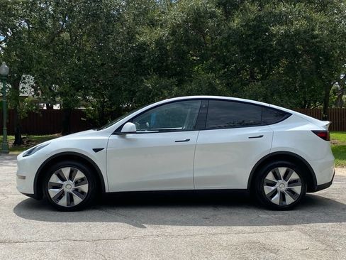 Used 2023 Tesla Model Y AWD image 5