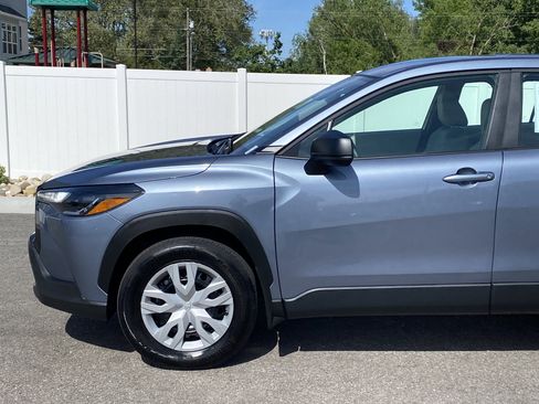 Used 2025 Toyota Corolla Cross L AWD/4WD image 2