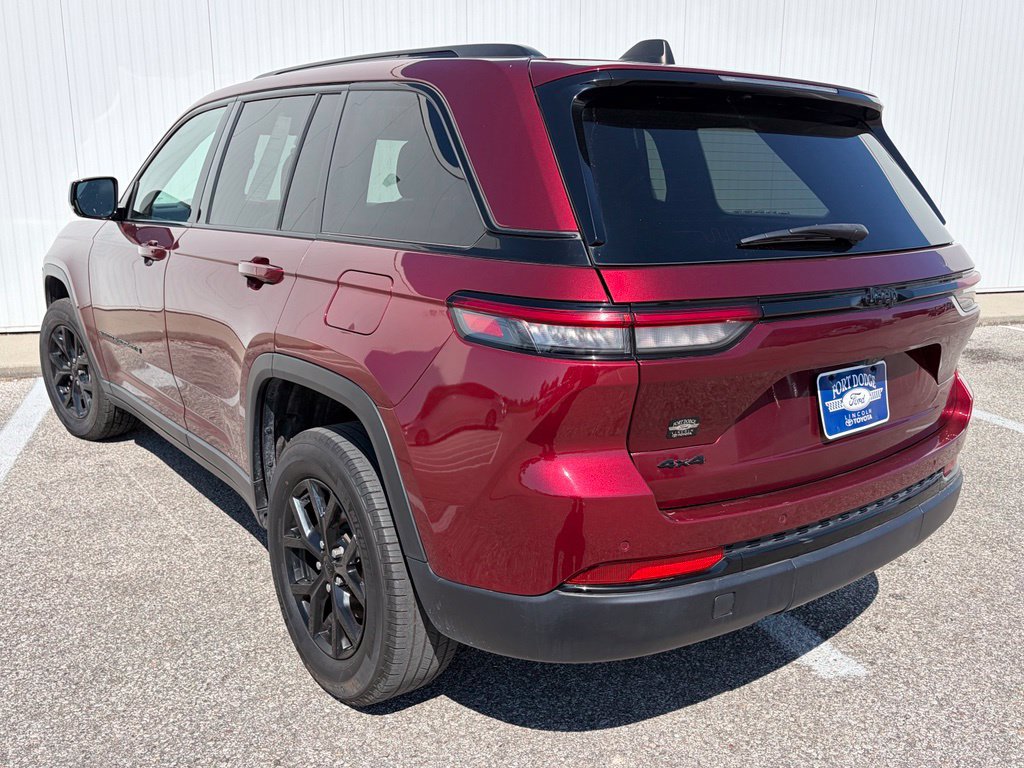 Used 2024 Jeep Grand Cherokee Altitude AWD/4WD image 5