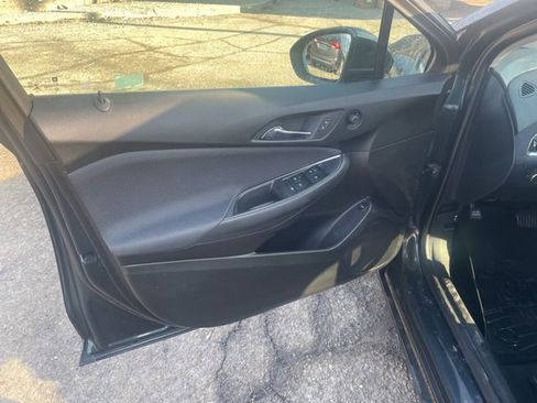 Used 2018 Chevrolet Cruze LT w/ Convenience Package image 11