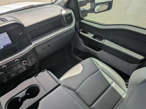 Used 2025 Ford F350 XL w/ XL Chrome Package image 18
