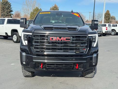 Used 2024 GMC Sierra 2500 AT4 image 2