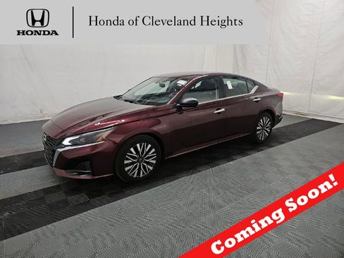 Used 2024 Nissan Altima 2.5 SV FWD image 1