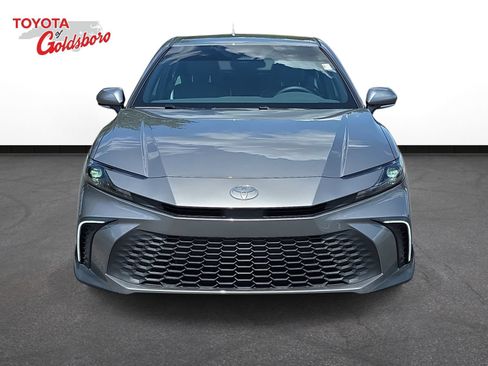 Used 2025 Toyota Camry SE FWD image 2
